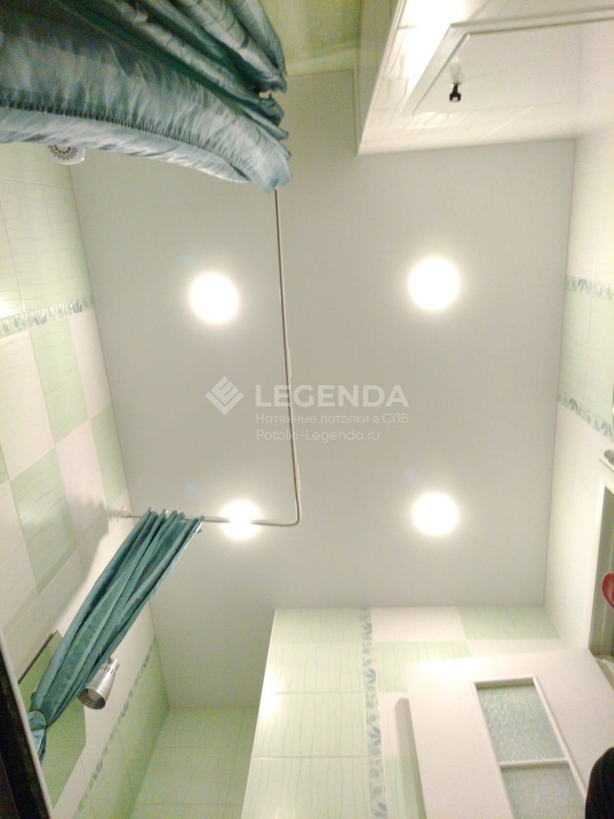 Перетяжка потолка в ванной комнате + добавили 2 светильника
