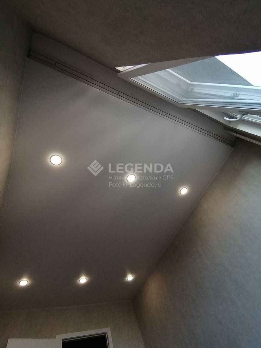 Этапы монтажа - белый-матовый натяжной потолок со светильниками и скрытым карнизом
