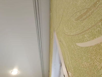 Перетяжка натяжного потолка с добавлением скрытого карниза 