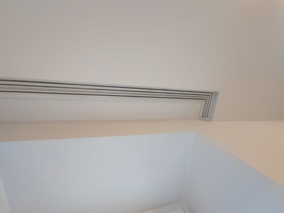 Натяжной потолок Halead со скрытым карнизом на гардине ПК-15 (с поворотом и прерыванием) 