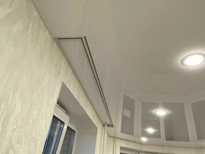 Натяжные потолки с гардиной ПК-15 для скрытого карниза. С RGB-подсветкой штор 