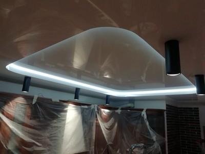 Накладные светильники (споты) и двухуровневый натяжной потолок с подсветкой - Фото 2