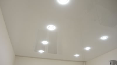 Распологаем светильники по натяжному потолку равномерно - Фото 2